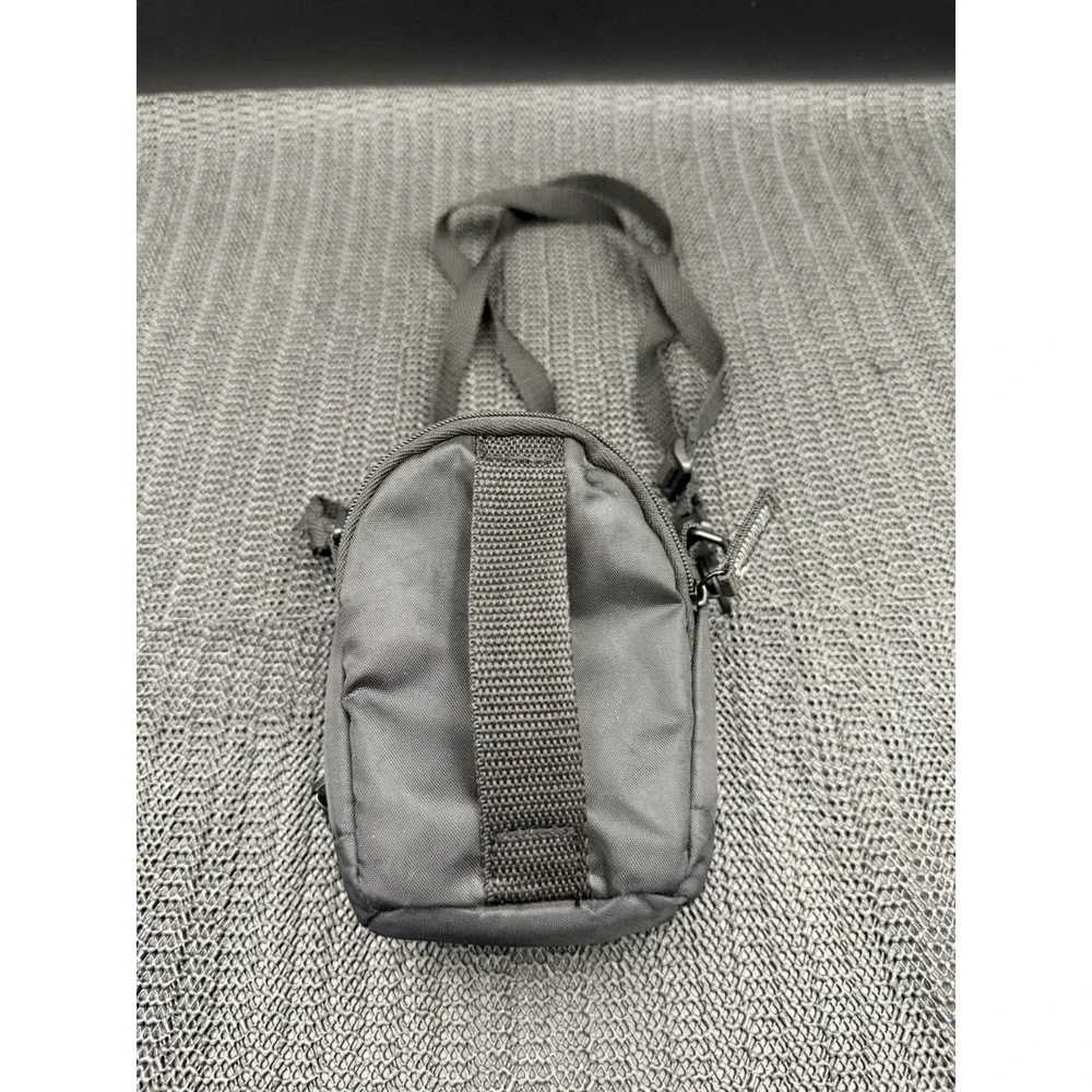 Case Logic Compact Camera Case With Crossbody Strap